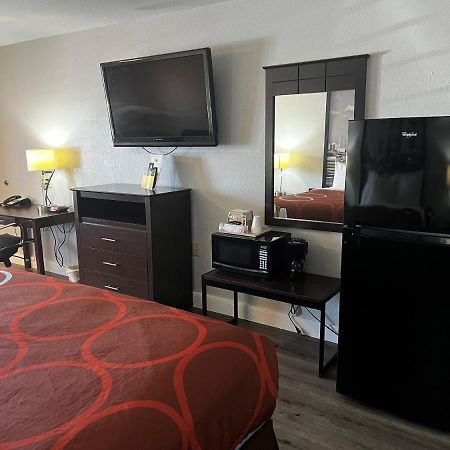 Super 8 By Wyndham Mont Belvieu - Baytown East Otel Dış mekan fotoğraf