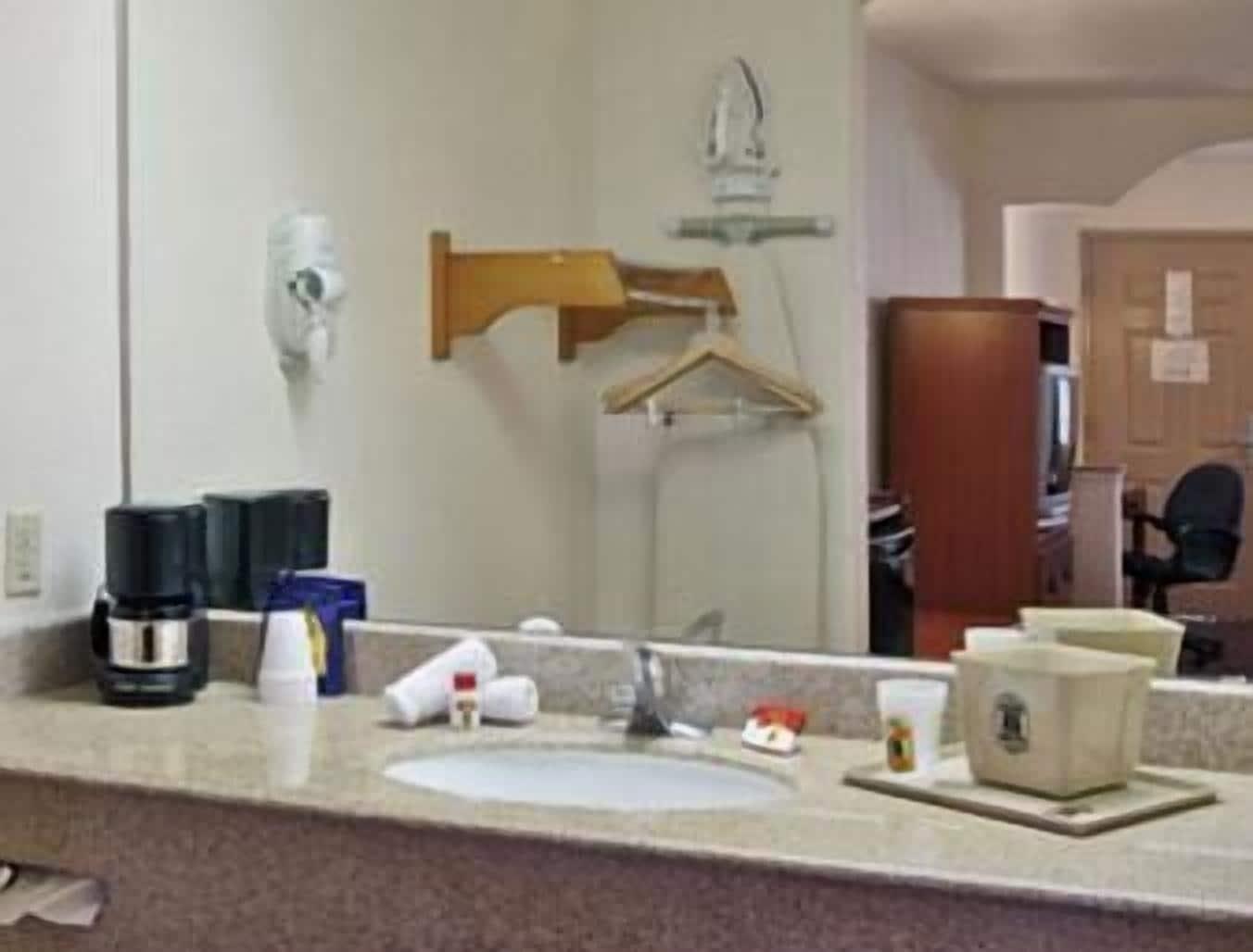 Super 8 By Wyndham Mont Belvieu - Baytown East Otel Oda fotoğraf