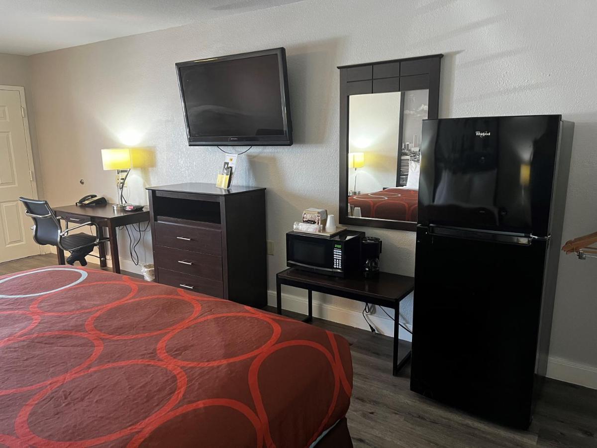 Super 8 By Wyndham Mont Belvieu - Baytown East Otel Dış mekan fotoğraf